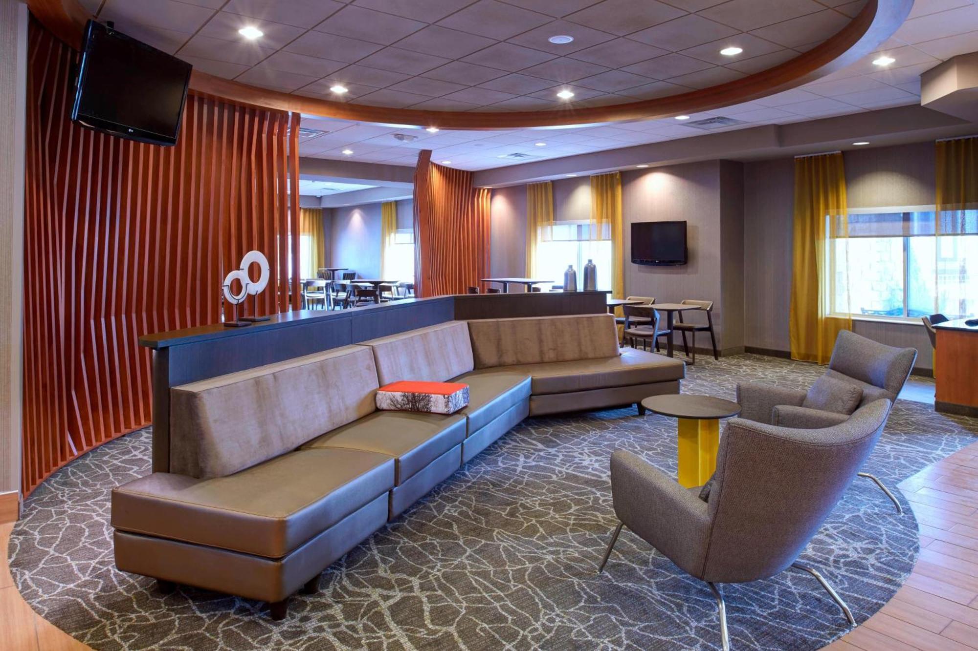Hotel Springhill By Marriott 3*