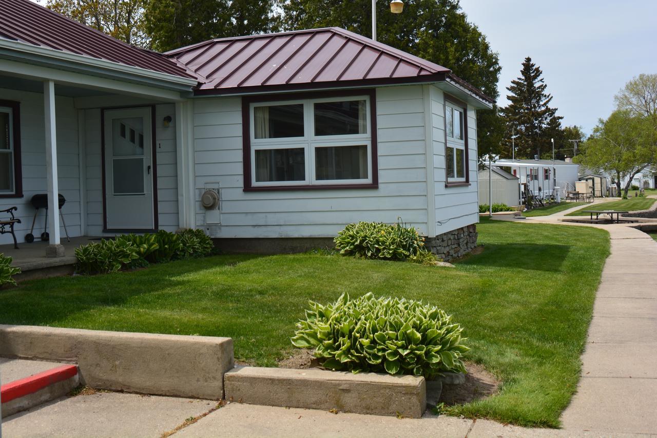 Whalens Grindstone Shores Inc. Lodge