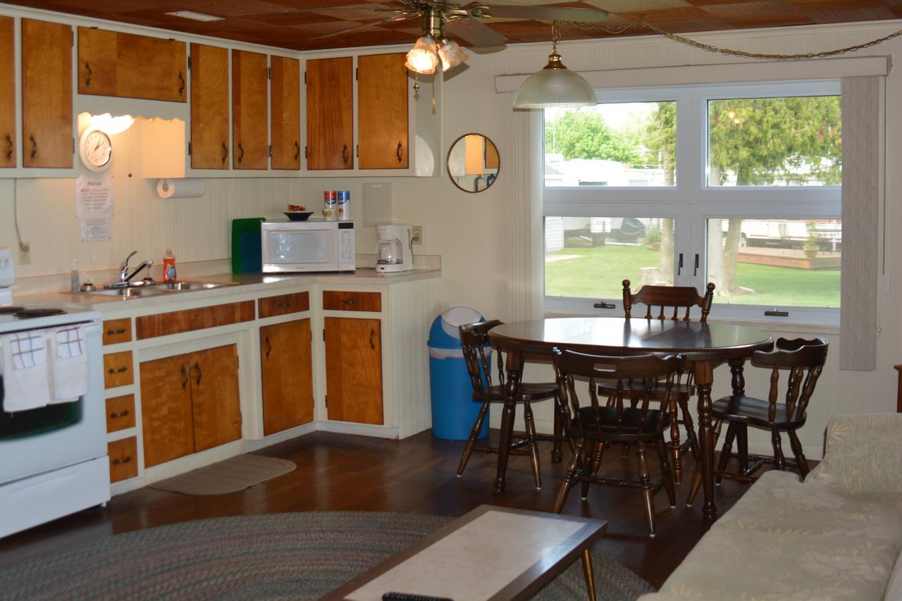 Whalens Grindstone Shores Inc. Lodge