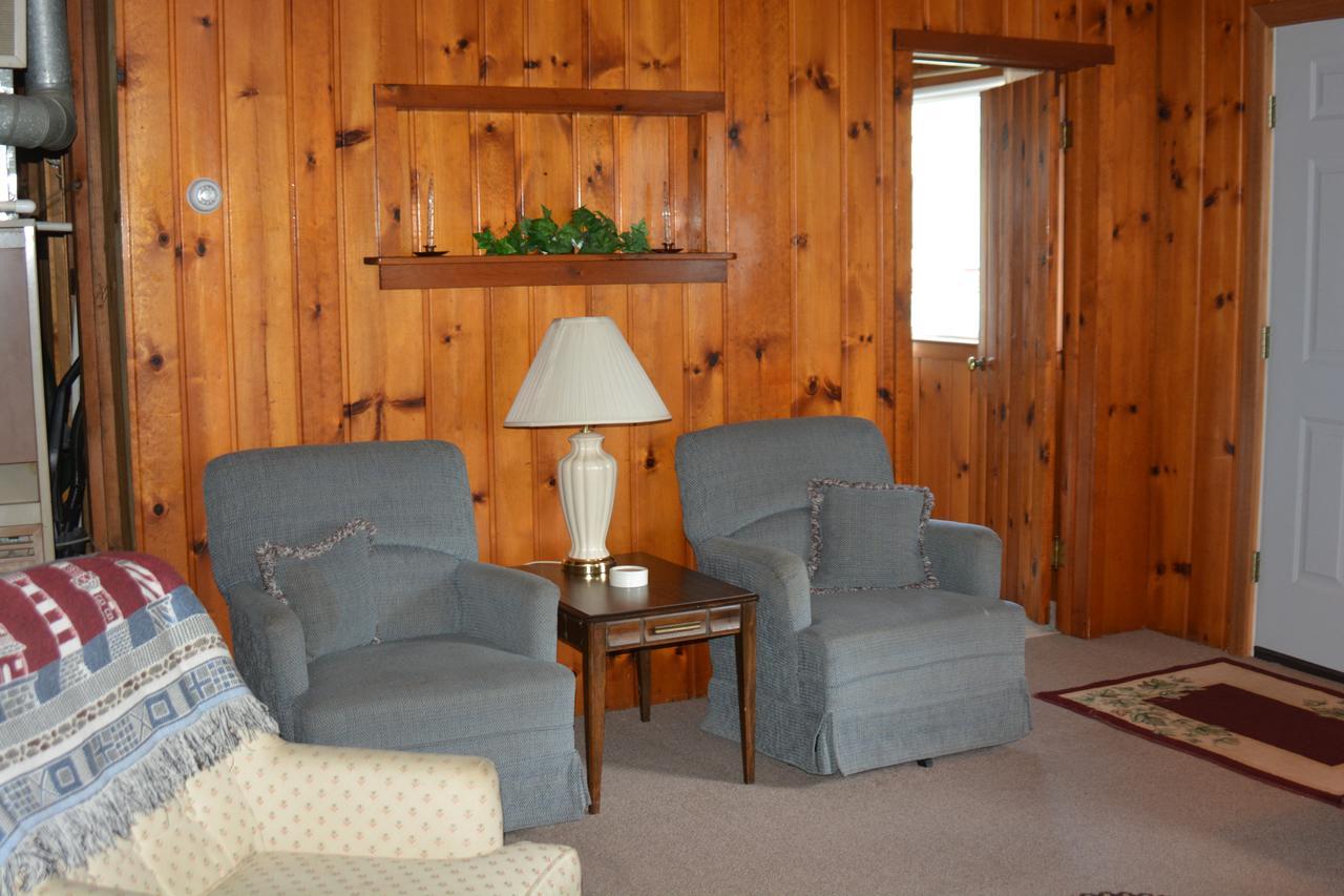Whalens Grindstone Shores Inc. Lodge *