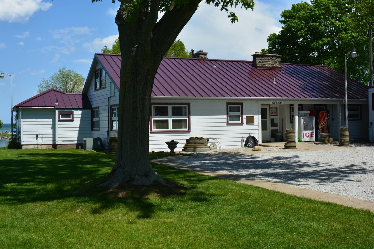Whalens Grindstone Shores Inc. Lodge