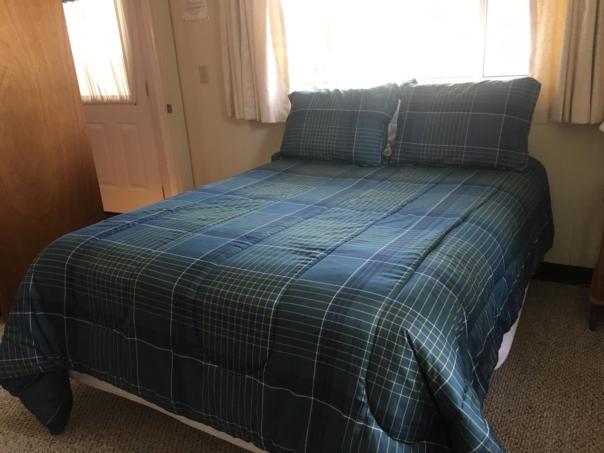 Whalens Grindstone Shores Inc. Lodge *
