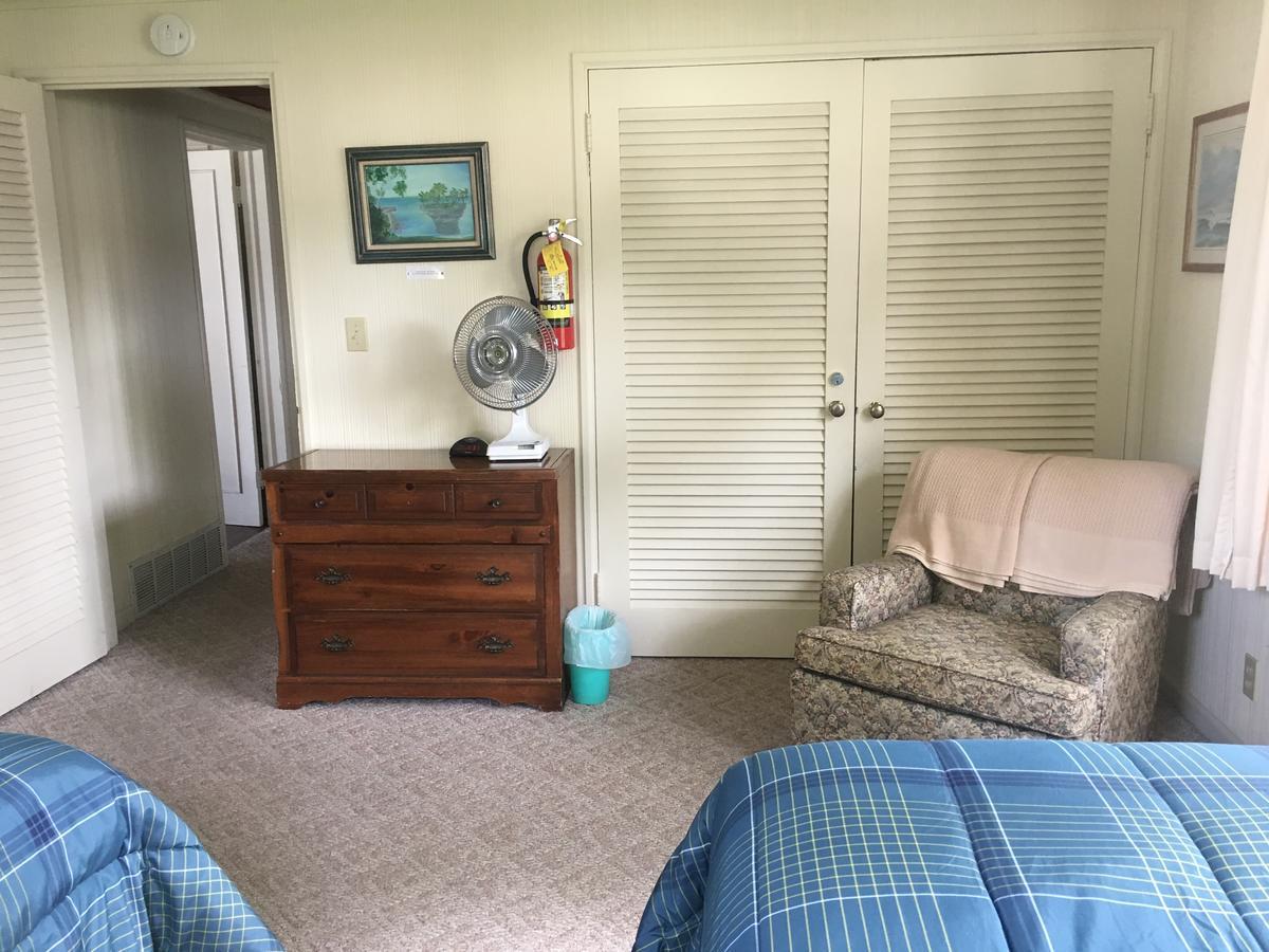 Whalens Grindstone Shores Inc. Lodge *
